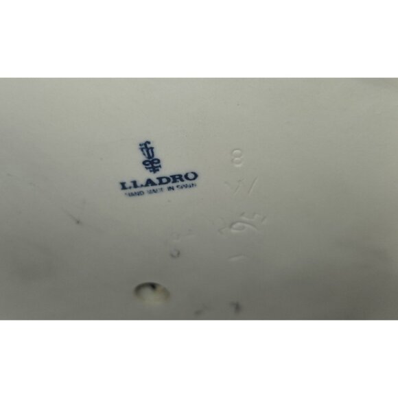 Lladro Girl with Calf, Cow 4813 Retired Rare vintage 8" - Picture 6 of 8